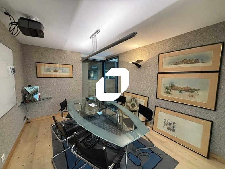 Bureau dans Lissieu à vendre - Photo du bâtiment - Image 2 de 13