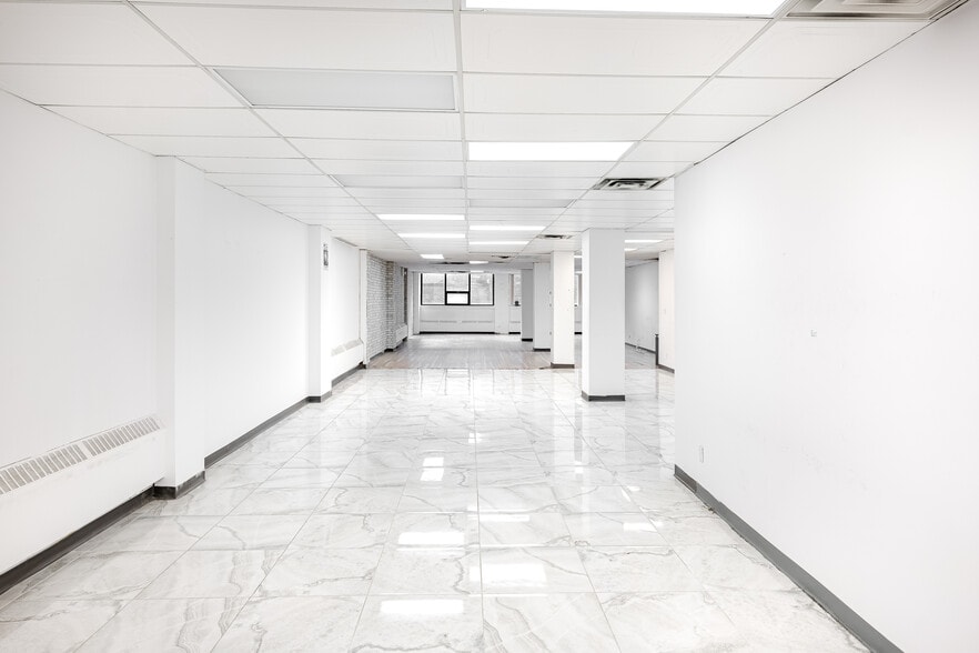 1118 Rue Sainte-Catherine O, Montréal, QC for lease - Interior Photo - Image 3 of 4