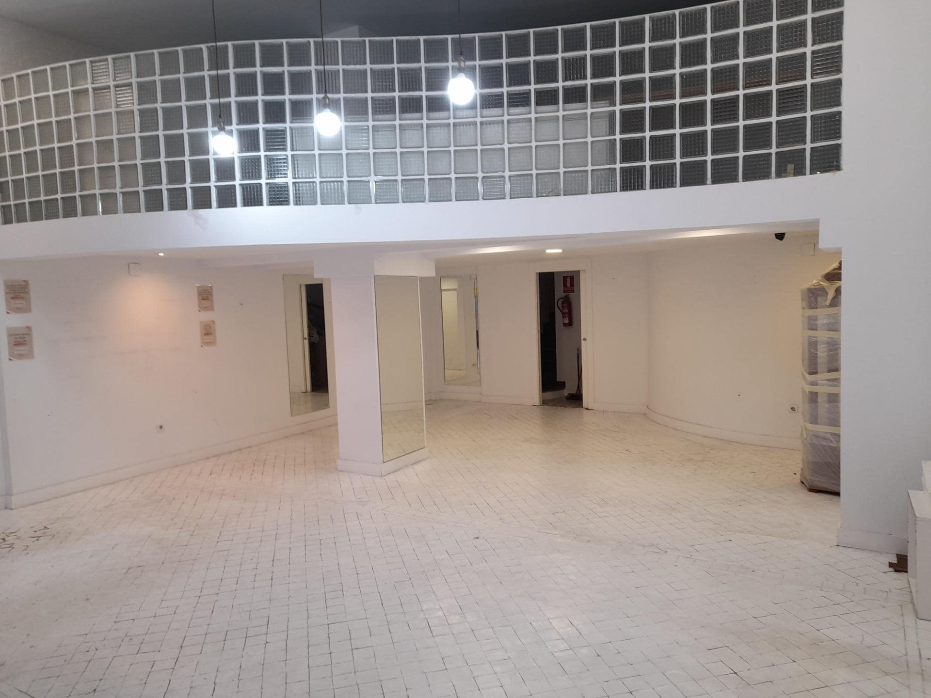 Retail in Cáceres, Cáceres for lease Building Photo- Image 1 of 12