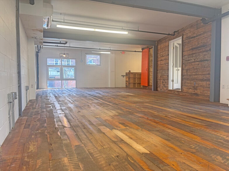 96 Penhallow St, Portsmouth, NH for lease - Interior Photo - Image 3 of 5