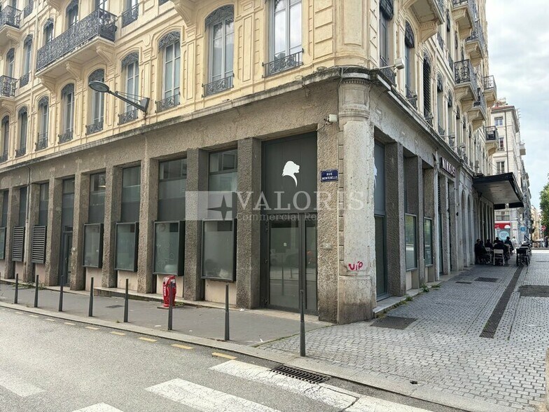 2 Place Antonin Jutard, Lyon à louer - Photo du bâtiment - Image 1 de 8