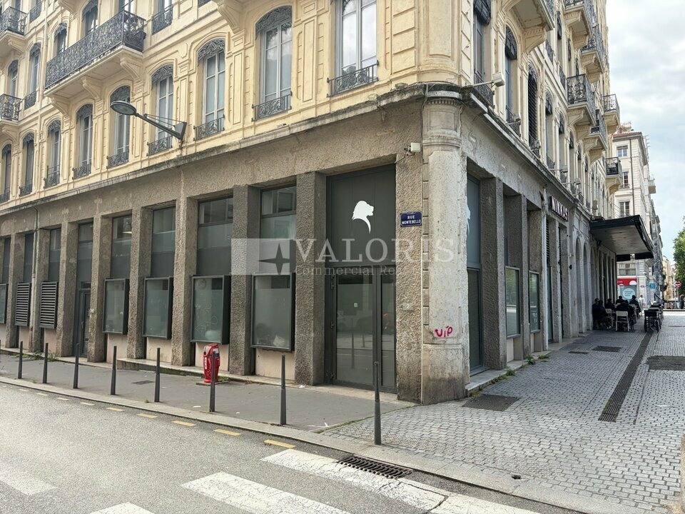 2 Place Antonin Jutard, Lyon à louer Photo du bâtiment- Image 1 de 9