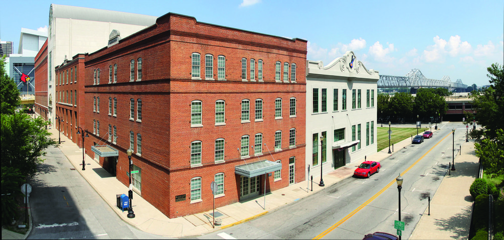 111 W Washington St, Louisville, KY for sale - Building Photo - Image 1 of 1