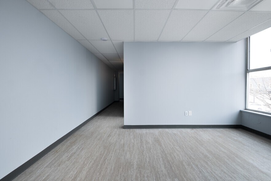 2921 Danforth Av, Toronto, ON à louer - Photo intérieure - Image 3 de 10