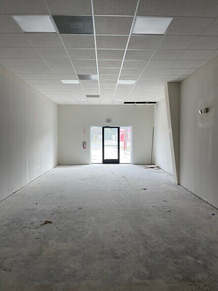 4373 Florida Blvd, Baton Rouge, LA for lease - Primary Photo - Image 1 of 28
