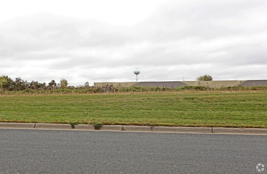 1001 18th Ave NW, Austin, MN à vendre - Photo du bâtiment - Image 1 de 4