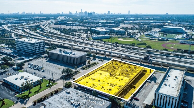 10000 Northwest Fwy, Houston, TX à vendre - Photo du bâtiment - Image 3 de 6