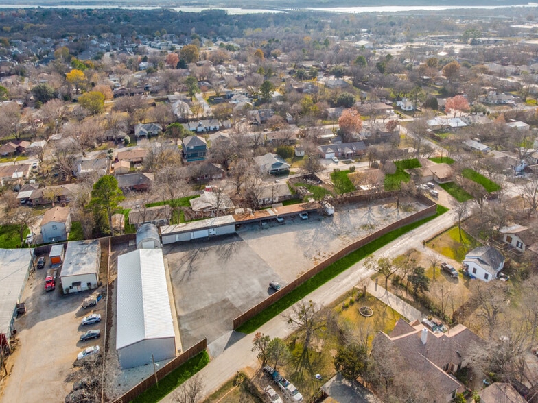 708 E Hundley Dr, Lake Dallas, TX for lease - Building Photo - Image 3 of 11