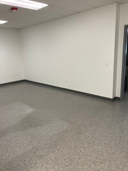 807-815 Devon Ave, Park Ridge, IL for lease - Interior Photo - Image 3 of 7