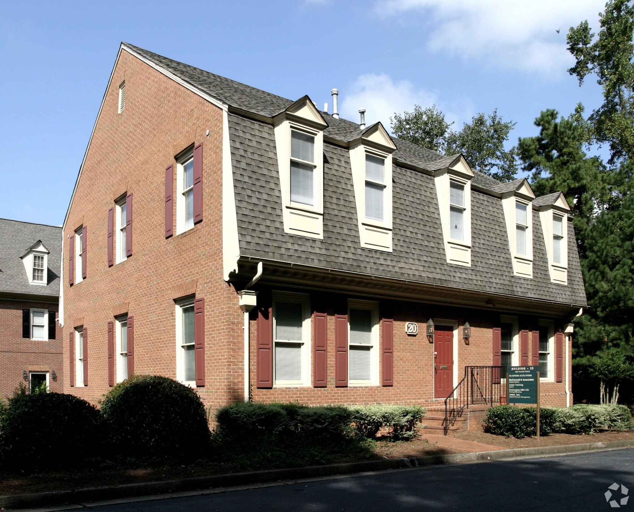680 Village Ter NE, Marietta, GA à louer Photo du bâtiment- Image 1 de 10