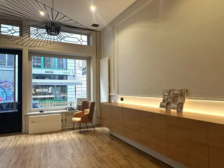 Office in Lyon for lease - Interior Photo - Image 3 of 7