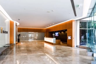 21300 Victory Blvd, Woodland Hills, CA for lease Lobby- Image 2 of 6