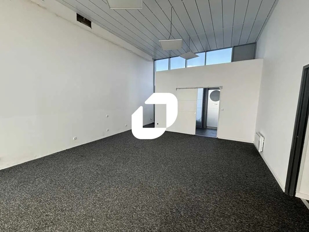 Commerce de détail dans Bordeaux à louer Photo du bâtiment- Image 1 de 5