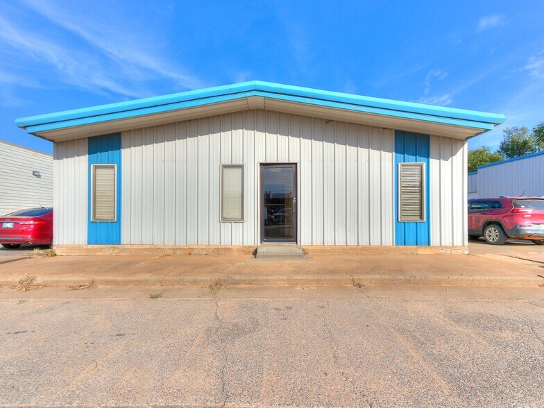 219 N 6th St, Kingfisher, OK à vendre - Photo du bâtiment - Image 2 de 58
