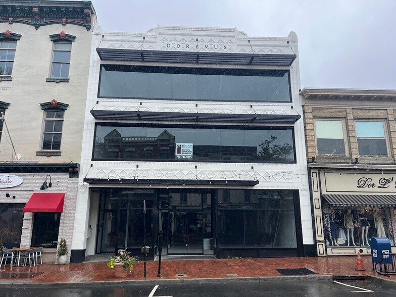 21 Broad St, Red Bank, NJ à vendre - Photo du bâtiment - Image 2 de 7