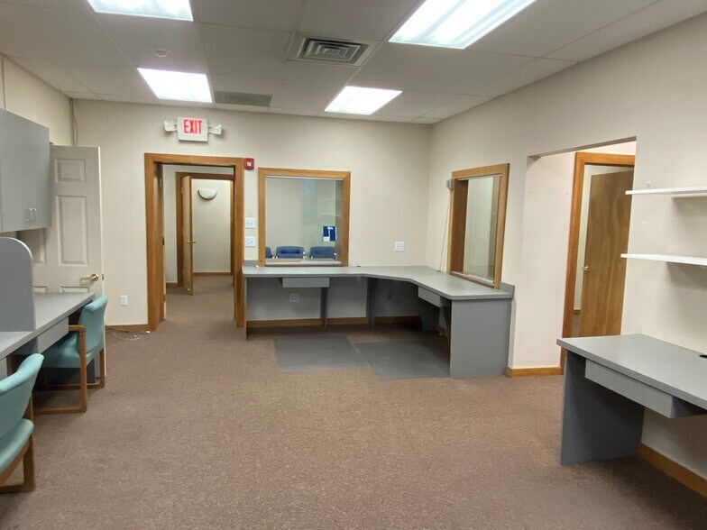 22 Pine St, Bristol, CT à louer - Photo du bâtiment - Image 3 de 8