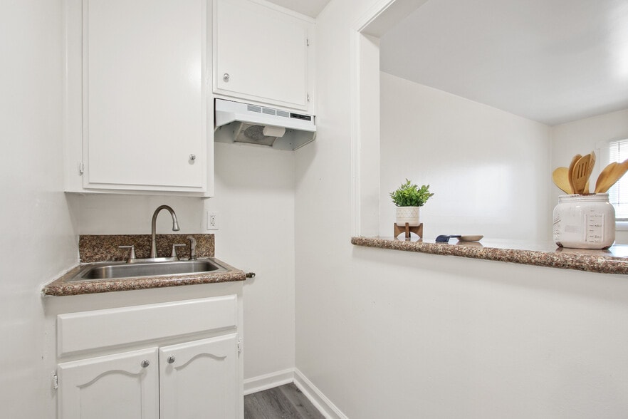 16925 Prairie Ave, Torrance, CA for sale - Interior Photo - Image 3 of 8