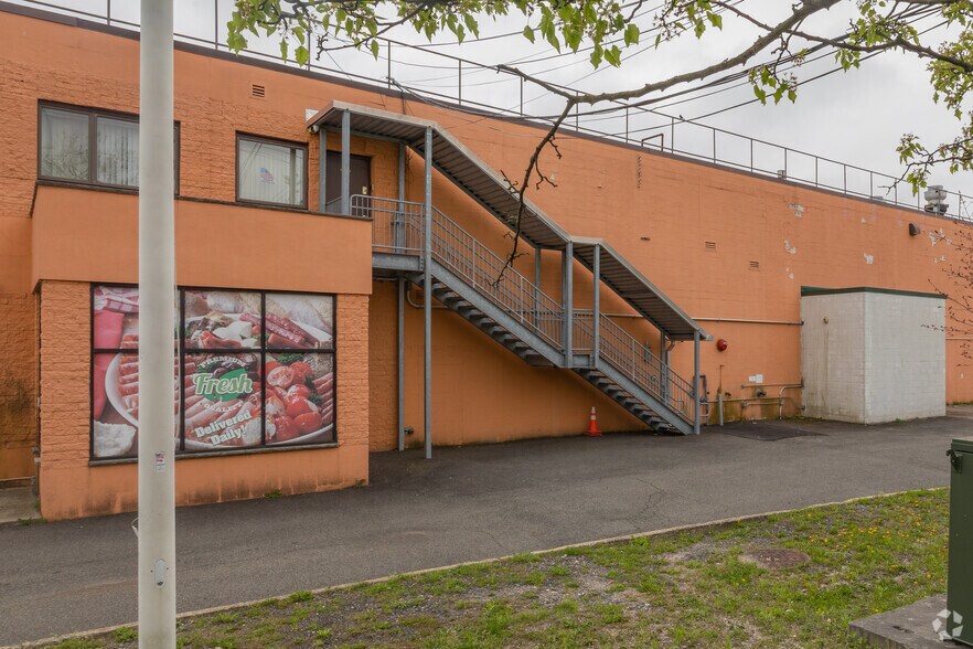 2200 Arthur Kill Rd, Staten Island, NY à vendre - Photo du bâtiment - Image 3 de 34