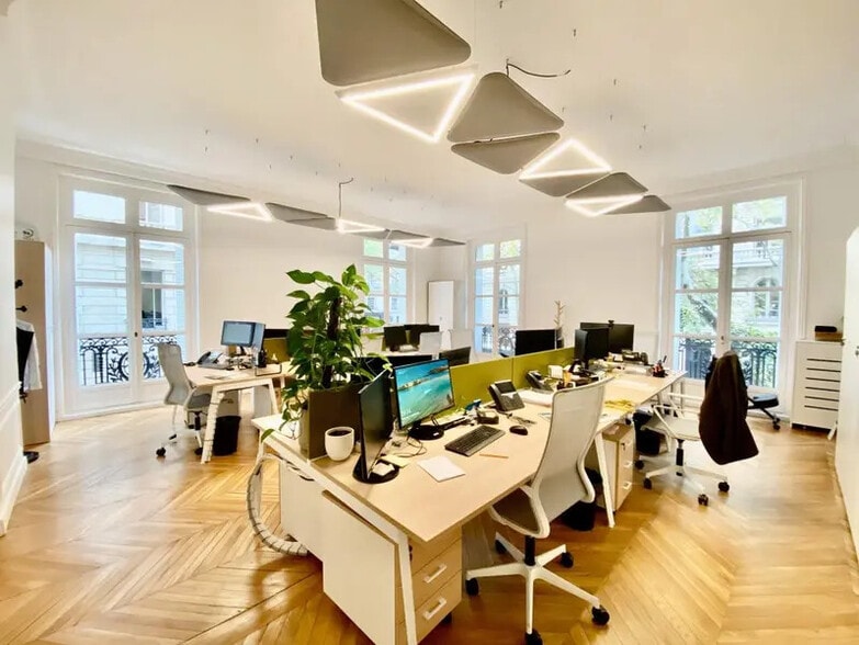 Office in Paris for sale - Interior Photo - Image 1 of 14