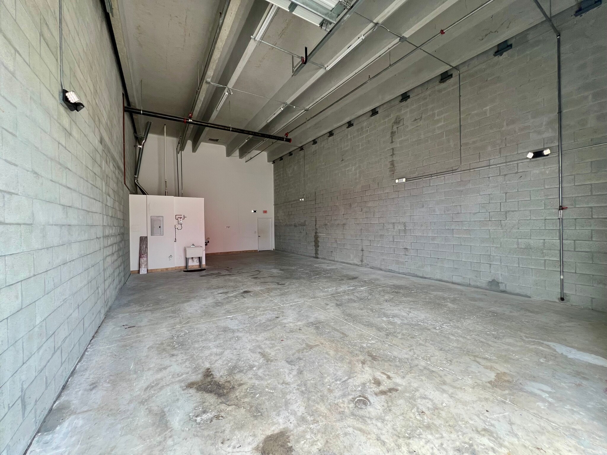 13991 SW 143rd Ct, Miami, FL for lease Interior Photo- Image 1 of 4