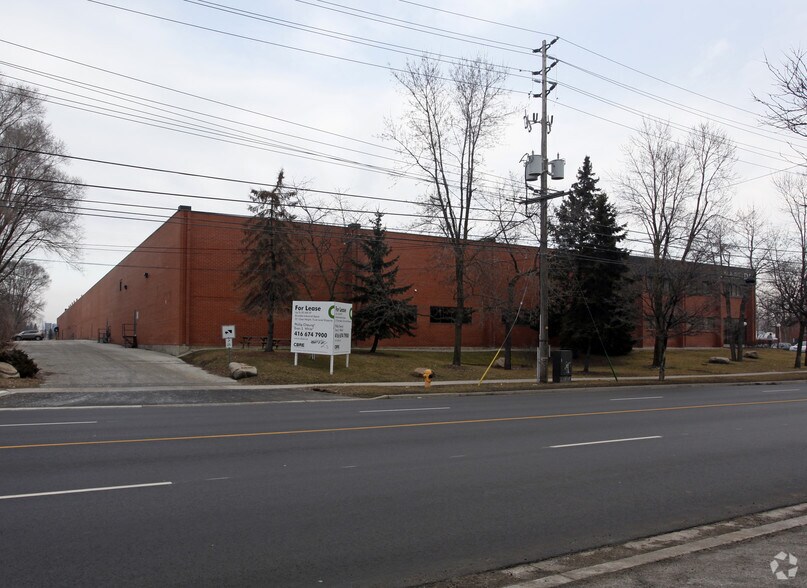 324 Horner Ave, Toronto, ON à louer - Photo du bâtiment - Image 2 de 4