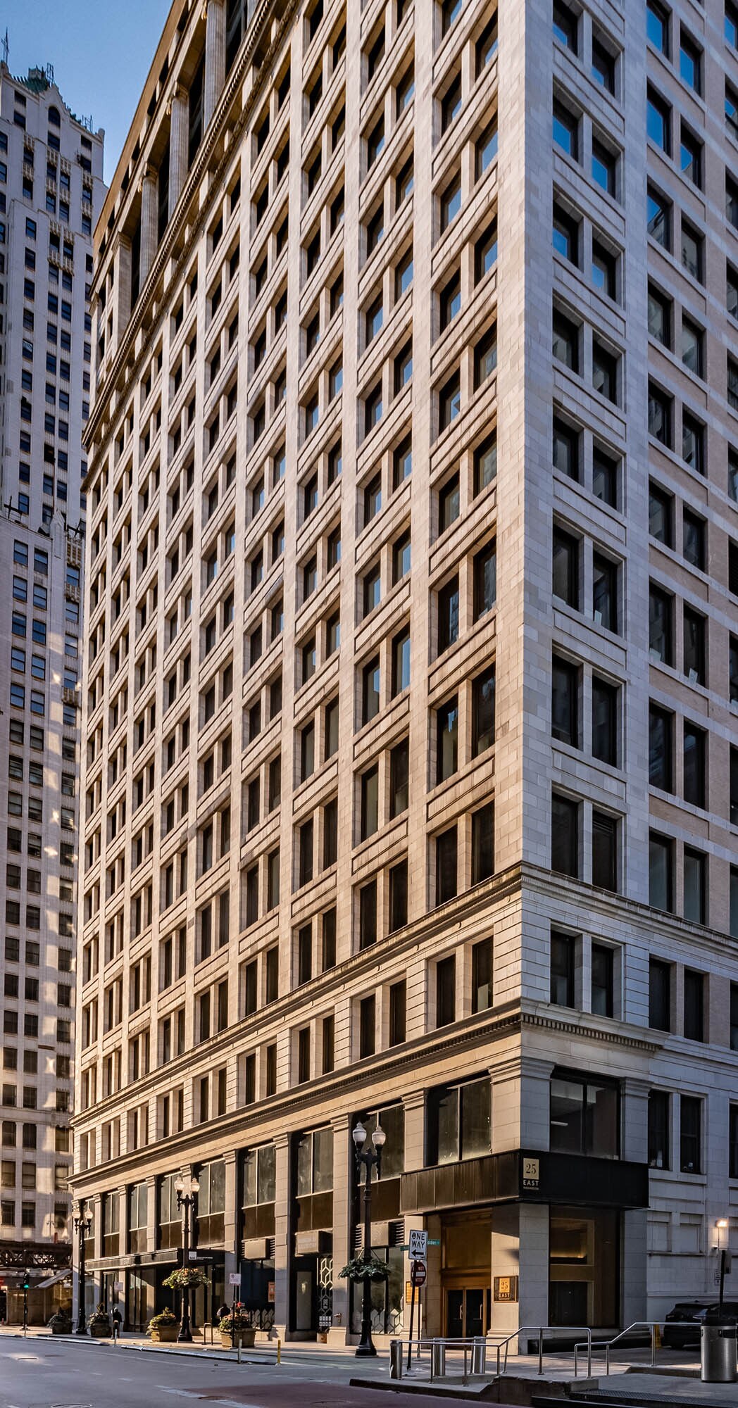 25 E Washington St, Chicago, IL à louer Photo du bâtiment- Image 1 de 13