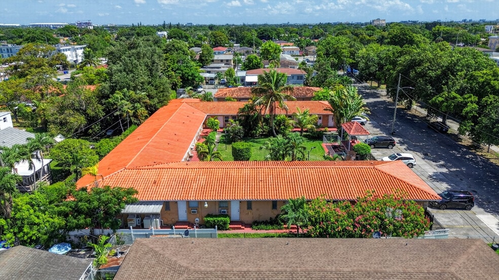 140 SW 30th Ct, Miami, FL for sale - Building Photo - Image 2 of 20