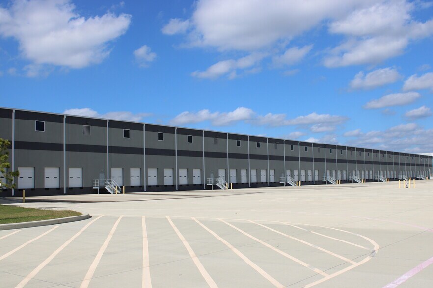 9120 I-10 East, Baytown, TX à vendre - Photo du bâtiment - Image 3 de 3