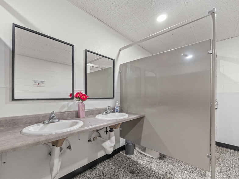 712 18th St, La Grande, OR for lease - Building Photo - Image 3 of 11