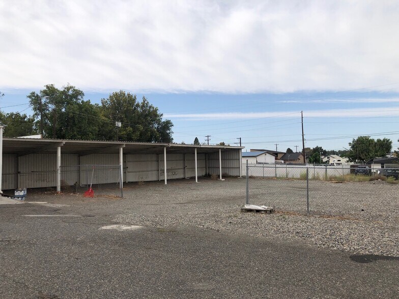 536 W Deschutes Ave, Kennewick, WA for lease - Building Photo - Image 2 of 8