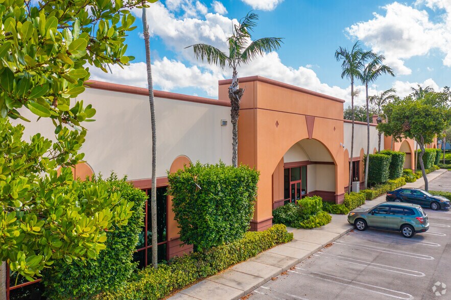 3001-3045 N Commerce Pky, Miramar, FL à louer - Photo du bâtiment - Image 2 de 7