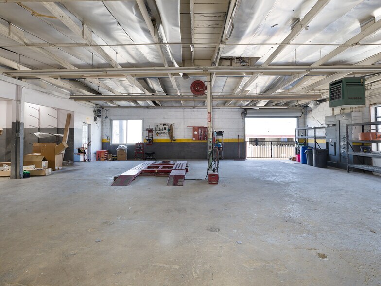 717 E El Segundo Blvd, El Segundo, CA à vendre - Photo du bâtiment - Image 3 de 36