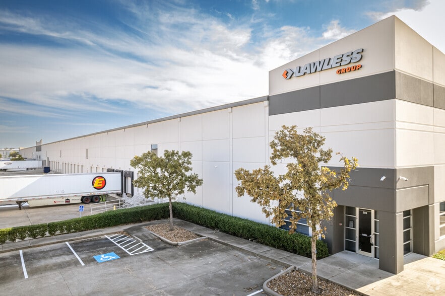 13323 S Gessner Rd, Missouri City, TX for lease - Building Photo - Image 1 of 4