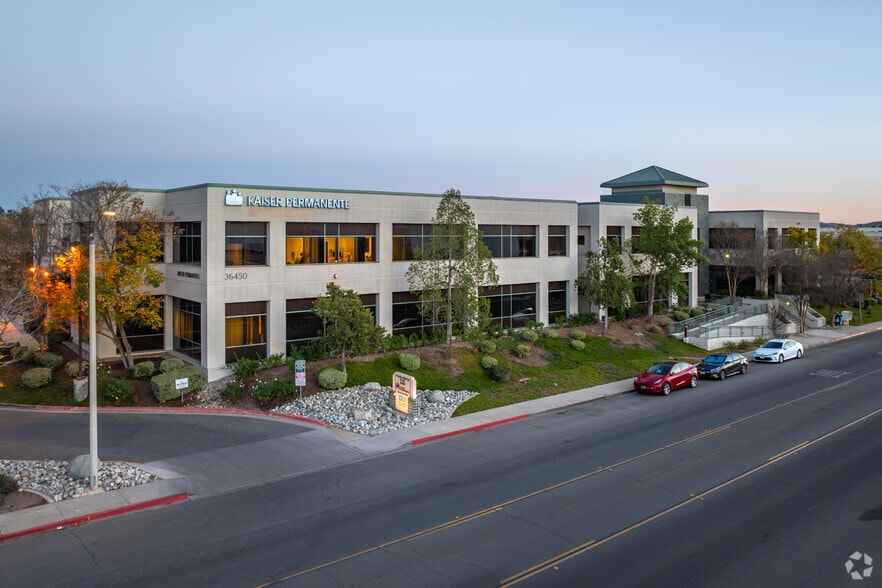 36450 Inland Valley Dr, Wildomar, CA for sale - Primary Photo - Image 1 of 7