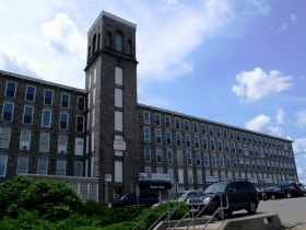 Plus de détails pour 657 Quarry St, Fall River, MA - Commerce de détail à louer