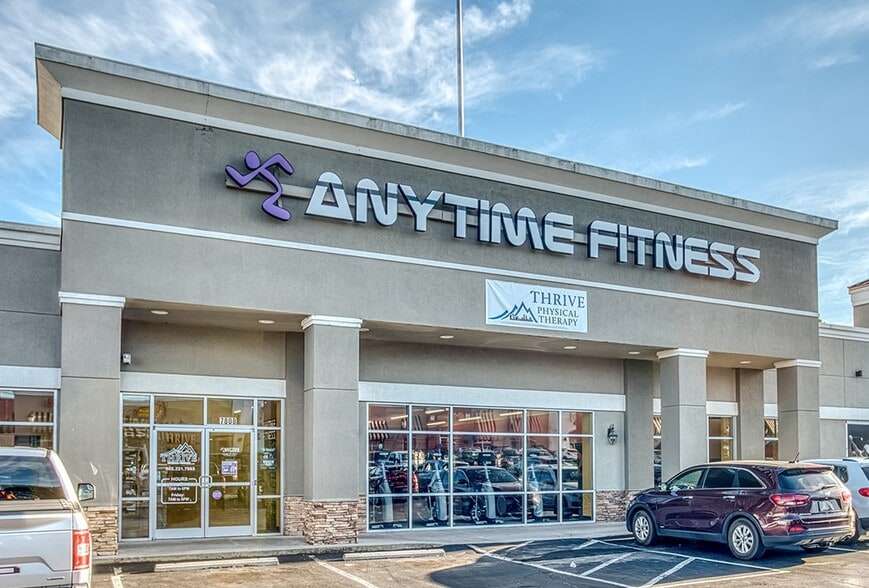 7804-7808 Montvue Center Way, Knoxville, TN for sale - Building Photo - Image 2 of 4