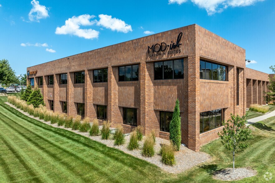 7300 Westown Pky, West Des Moines, IA à louer - Photo du bâtiment - Image 1 de 15