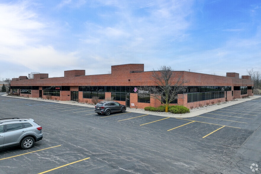 MT Portfolio | Merrillville, IN portfolio of 3 properties for sale on LoopNet.ca - Primary Photo - Image 2 of 3