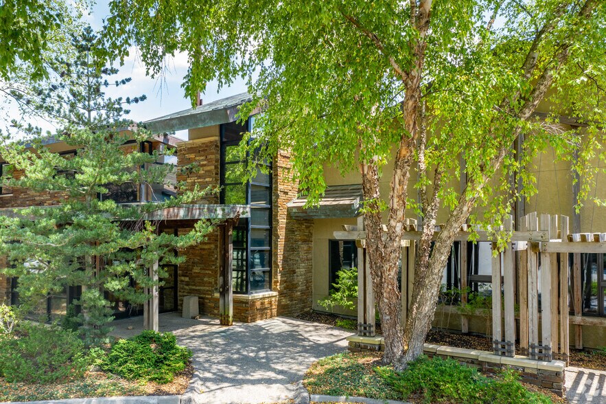 25501 W Valley Pky, Olathe, KS à vendre - Photo du bâtiment - Image 3 de 31