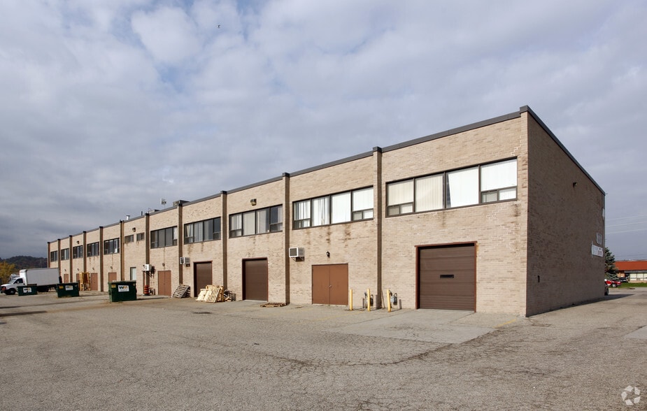 50 Steeles Ave E, Milton, ON à vendre - Photo du bâtiment - Image 2 de 3