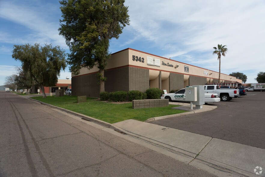 5420 W Camelback Rd, Glendale, AZ à louer - Photo du bâtiment - Image 3 de 6