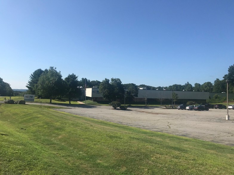 125 Goddard Memorial Dr, Worcester, MA à louer - Photo du bâtiment - Image 2 de 3