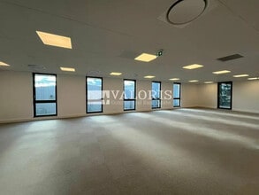 Rue Frédéric Joliot Curie, Aix-en-Provence for lease Interior Photo- Image 2 of 13