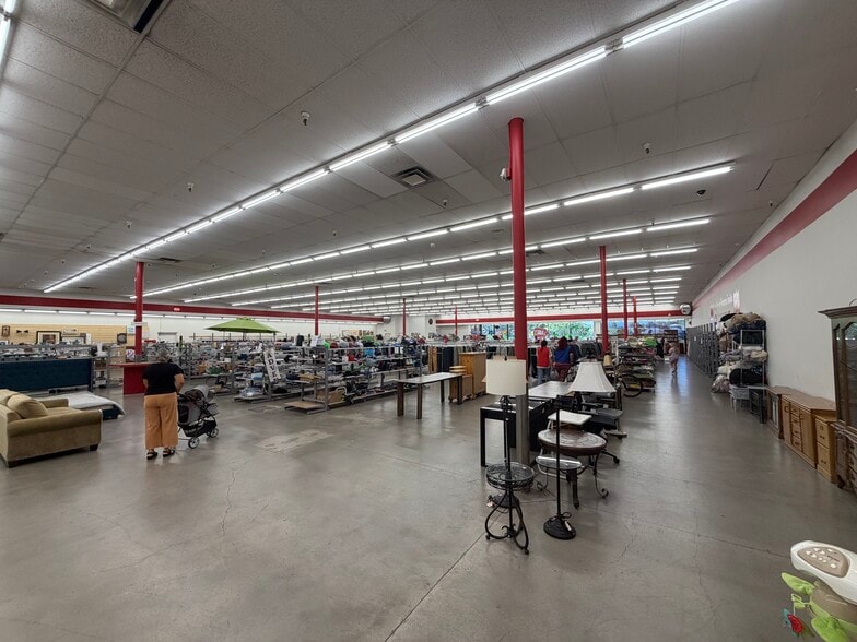 662 E Prater Way, Sparks, NV for lease - Building Photo - Image 3 of 5