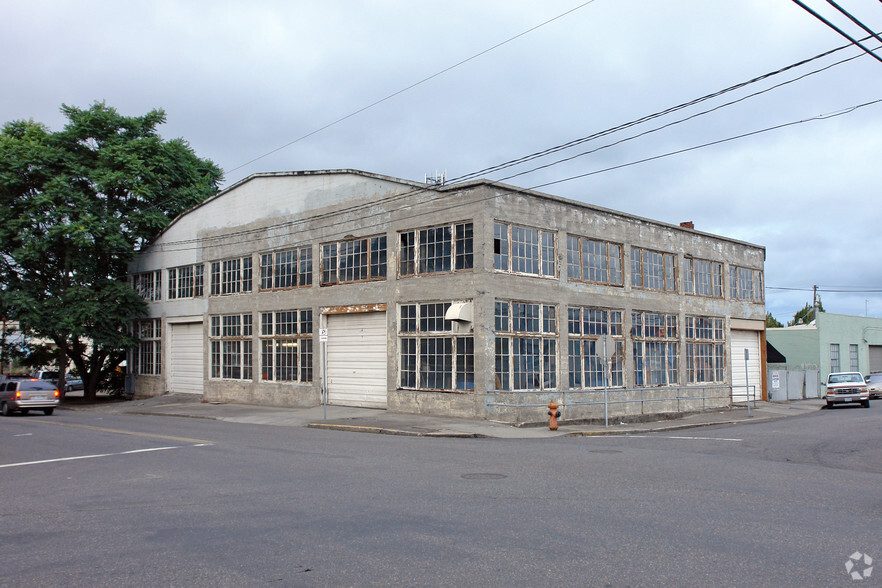 1015 SE Woodward St, Portland, OR for lease - Primary Photo - Image 1 of 2