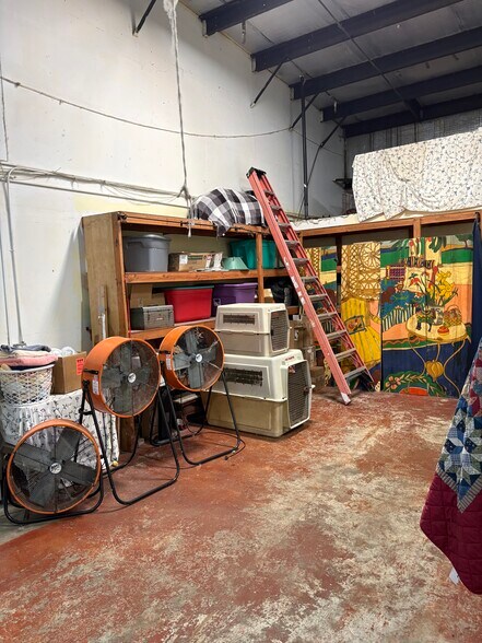 3201 Totton Rd, Poulsbo, WA à louer - Photo du bâtiment - Image 3 de 5