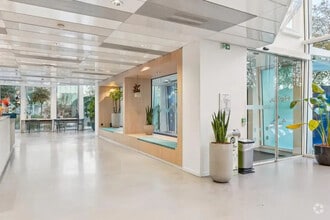 13-15 Rue Jean Jaurès,, Puteaux for lease Interior Photo- Image 2 of 12