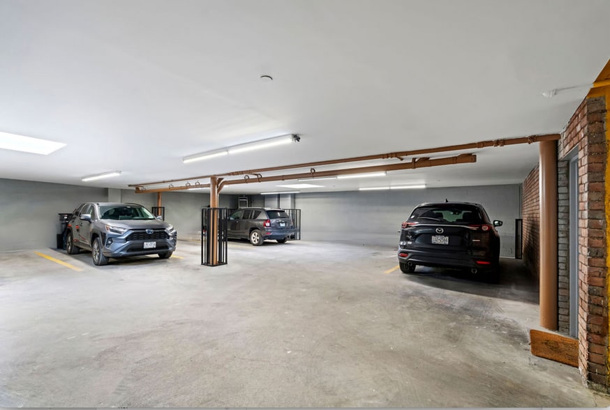 1043 47th Ave, Long Island City, NY for sale - Building Photo - Image 2 of 11