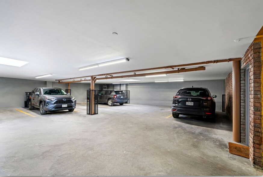 1043 47th Ave, Long Island City, NY à vendre - Photo du bâtiment - Image 2 de 11