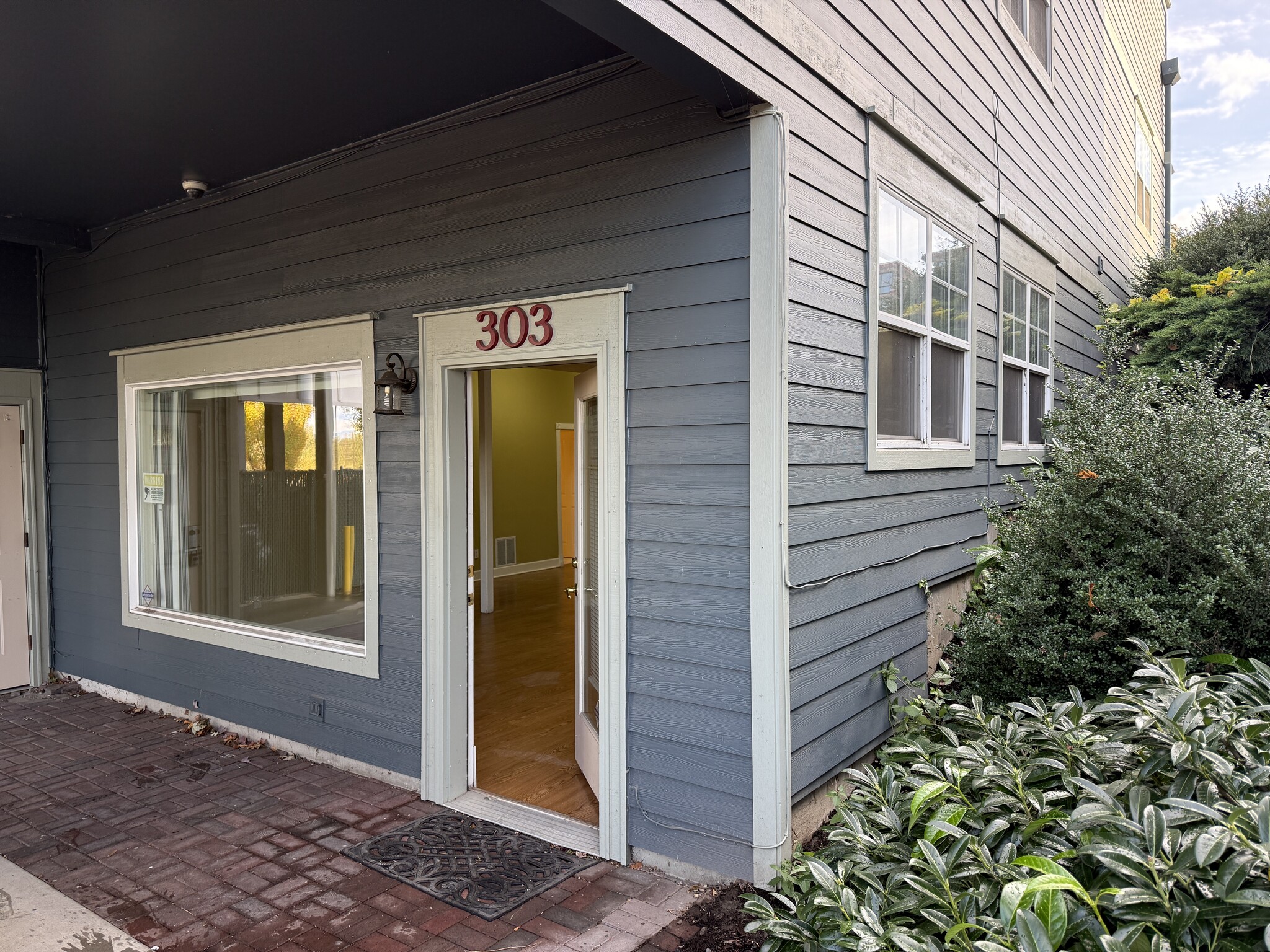 303 E Columbia River Hwy, Troutdale, OR for lease Building Photo- Image 1 of 23